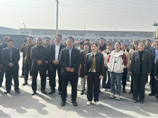 临朐县东城街道“两代表一委员”参观调研利来w66家居，共话高质量发展新篇章